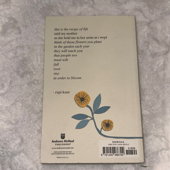 The Sun and Her Flowers by Rupi Kaur | Poetry Book | Excellent Condition - Picture 2 of 2